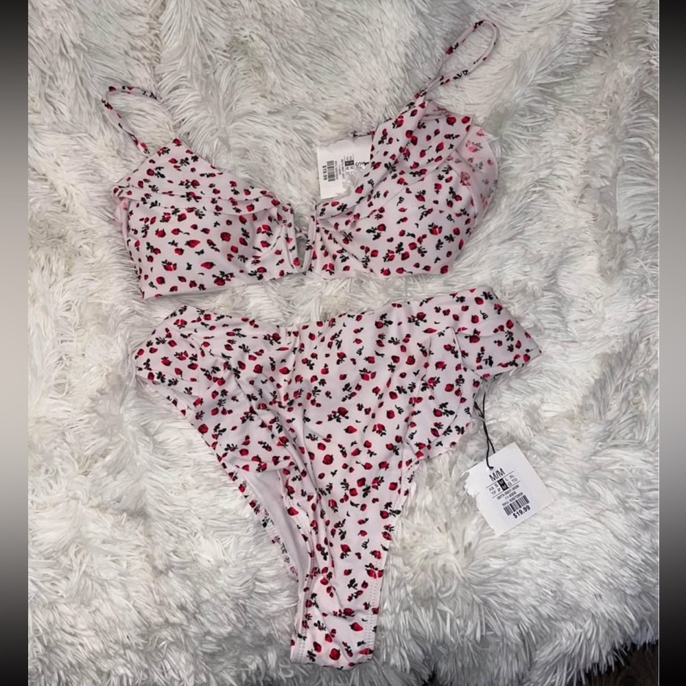 2 piece bikini. Top size small, bottom size medium. New never worn.